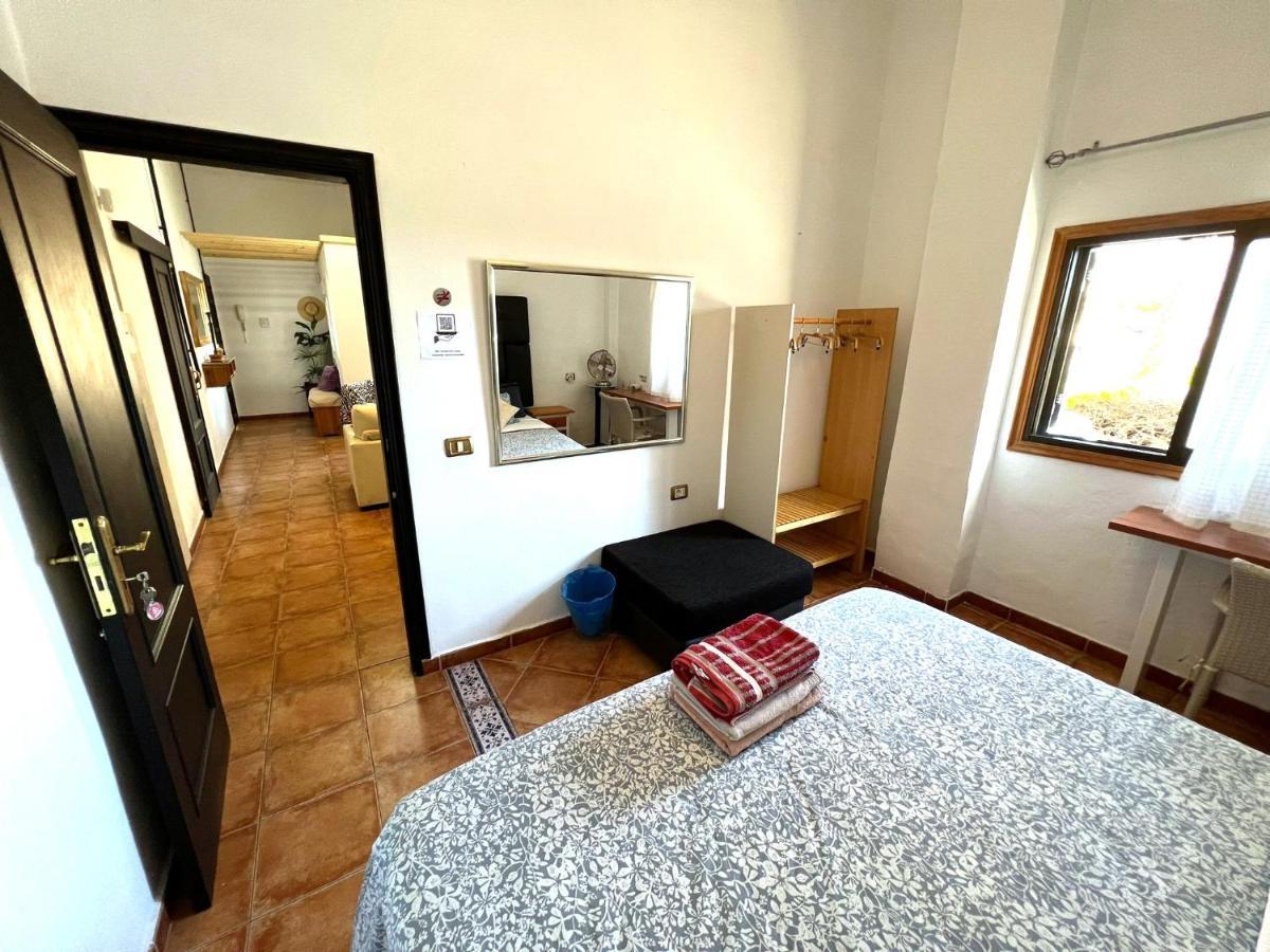 Alcamar Privada Con Areas De Sala, Cocina Y Bano Que Se Comparten Cerca Al Mar! * Alcala (Tenerife)