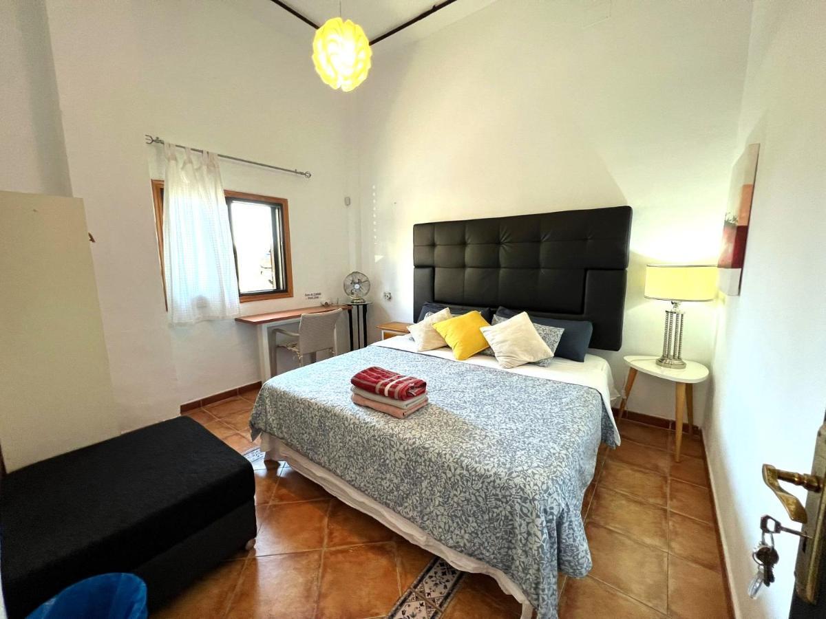 Alcamar Privada Con Areas De Sala, Cocina Y Bano Que Se Comparten Cerca Al Mar!