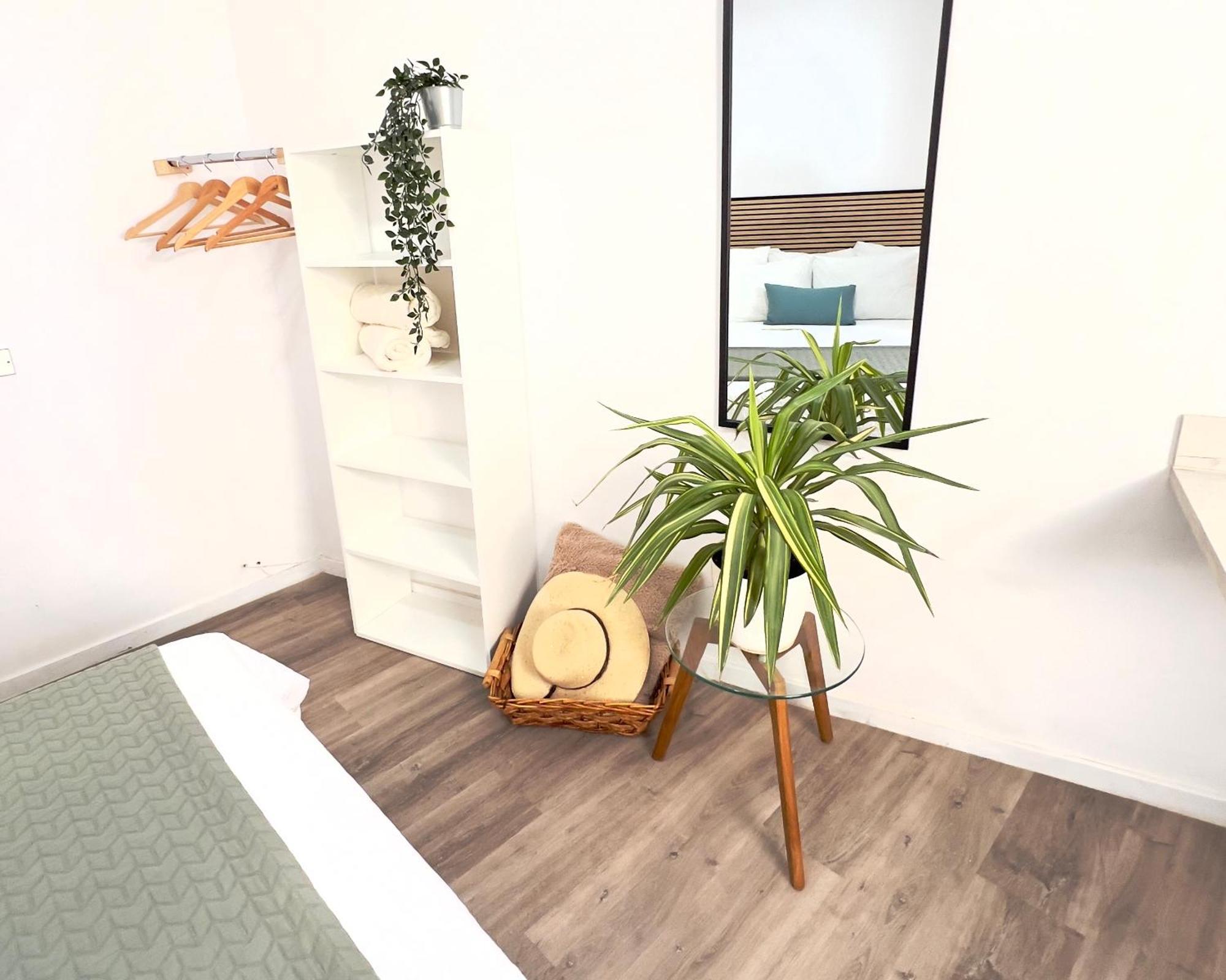 Alcamar Privada Con Areas De Sala, Cocina Y Bano Que Se Comparten Cerca Al Mar! Alcala (Tenerife)