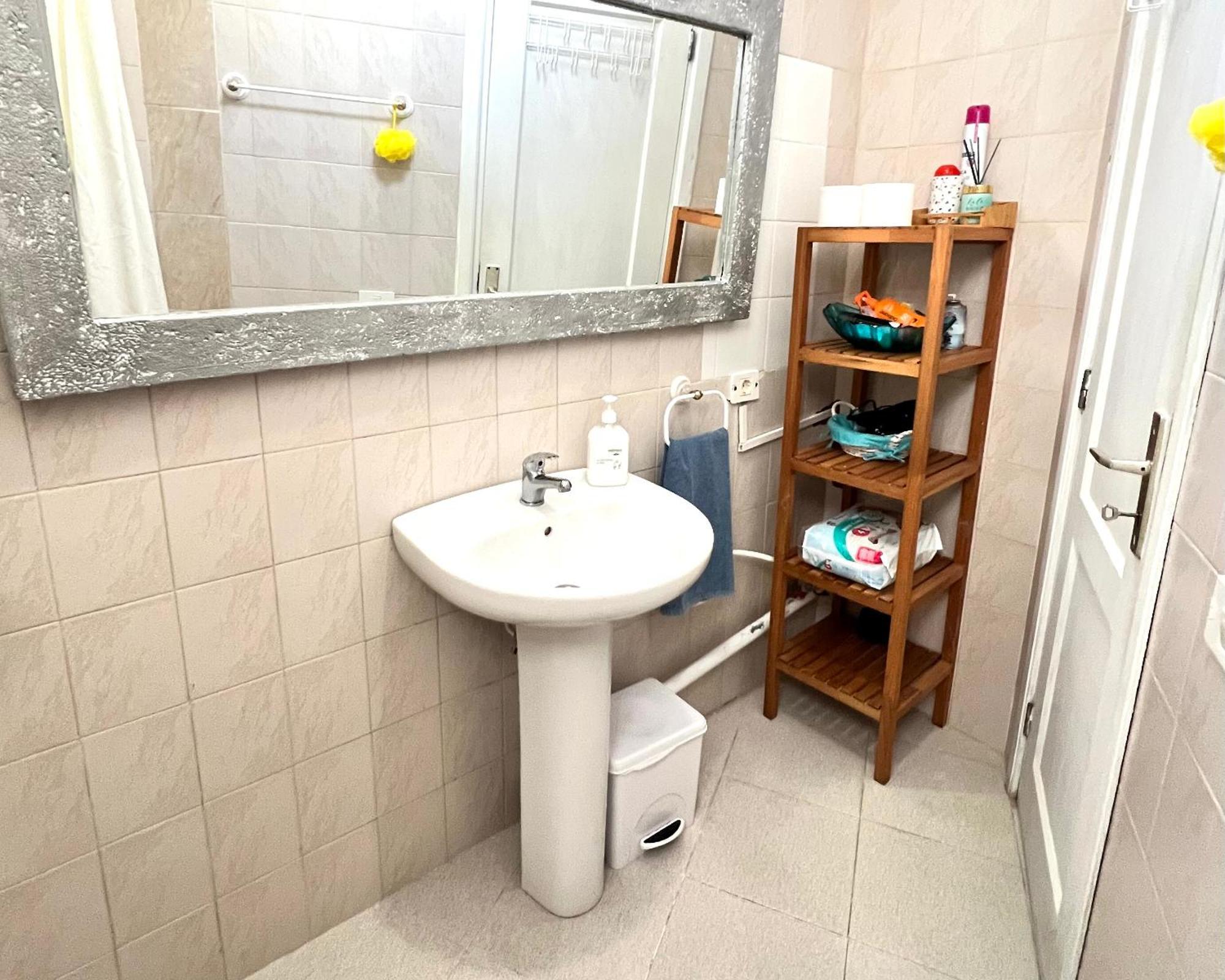 Allotjament en família Alcamar Privada Con Areas De Sala, Cocina Y Bano Que Se Comparten Cerca Al Mar! *